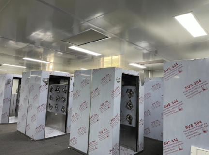 我们的空气淋浴室的最高特征：内部外观